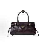 PRADA普拉达 Bonnie 经典三⻆徽标 ⼿提包 迷你 ⼥款 深棕⾊